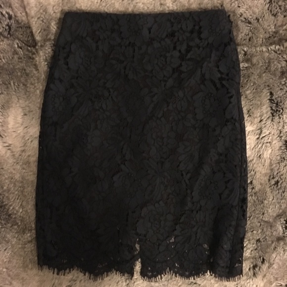 Banana Republic Dresses & Skirts - Lace high waisted skirt
